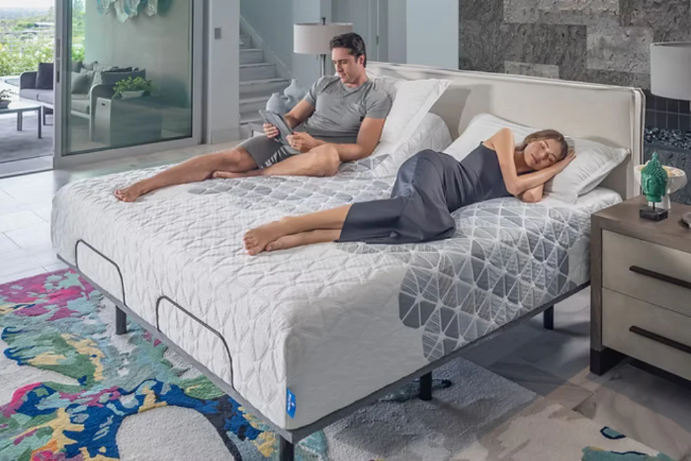 King Split-Top Floor Sample – King Koil SmartLife SL Plush Latex Mattress (As-Is)